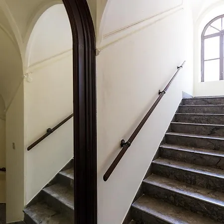 Elegante E Moderno Al Politeama * パレルモ